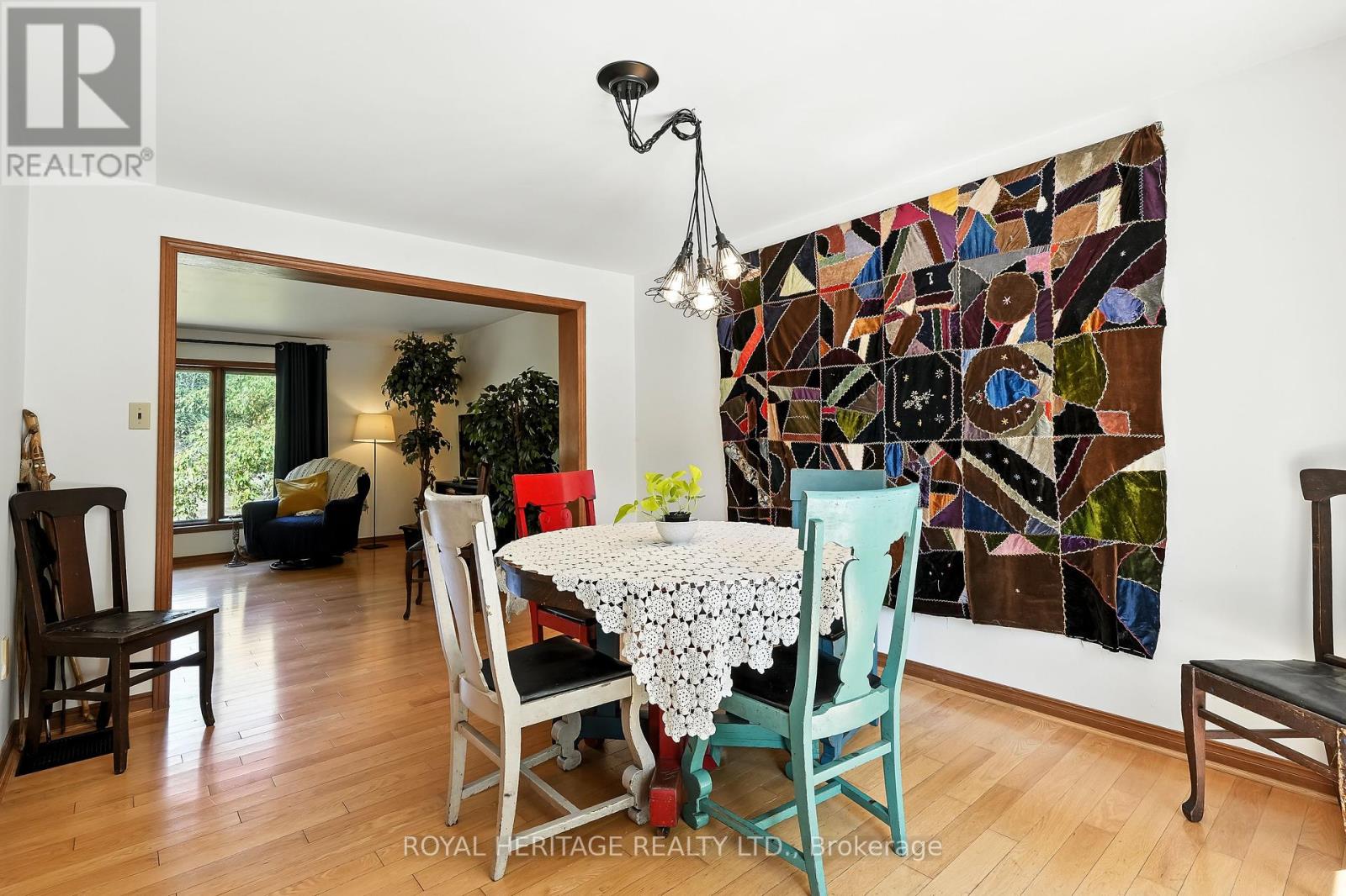 Single Family House Raised bungalow for Sale in  HALIBURTON COUNTY ROAD  ROAD Highlands East (Glamorgan) 