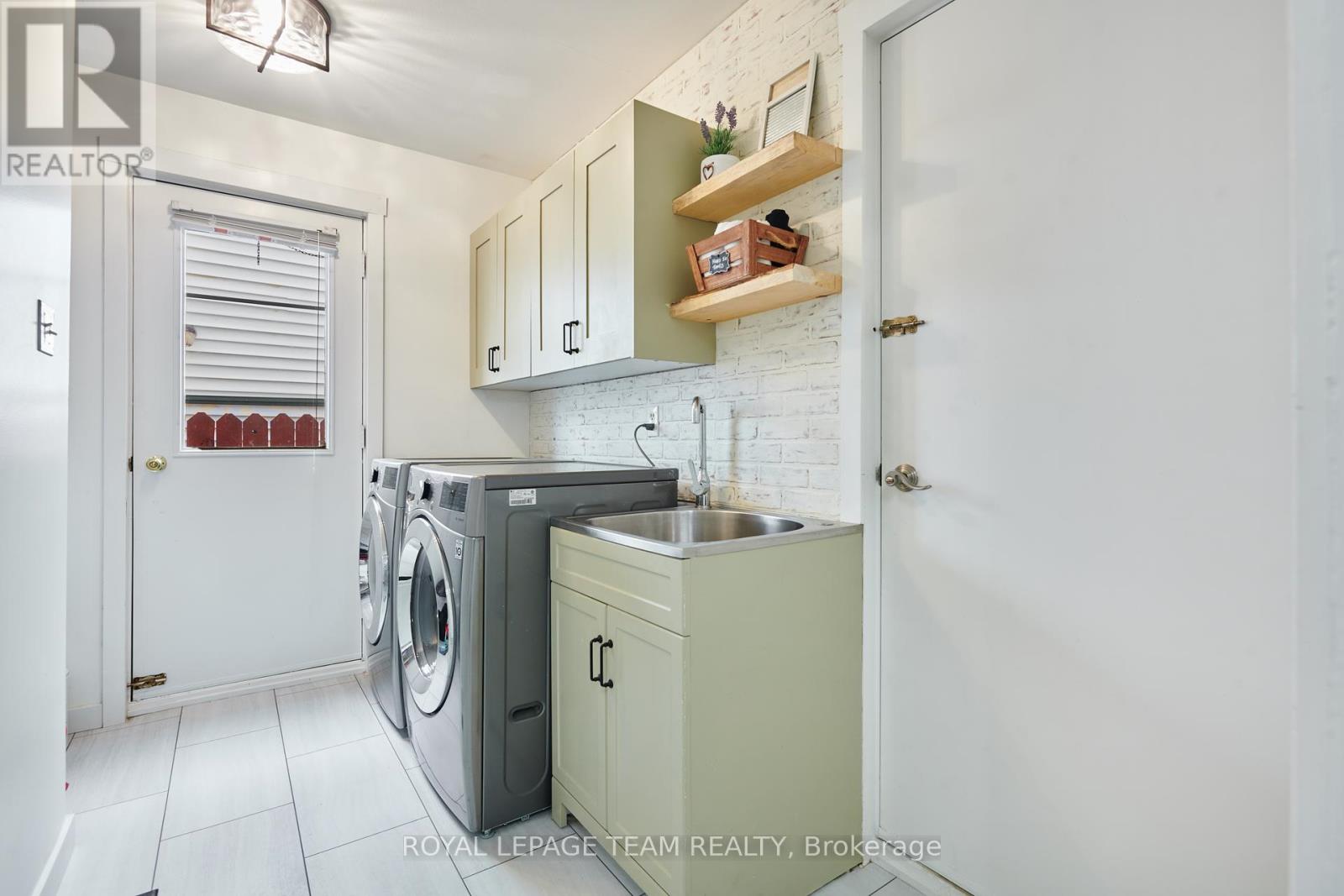 Photo 4 of 6405 St Louis Drive, Ottawa ON