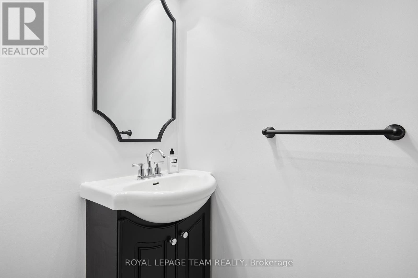 Photo 15 of 6405 St Louis Drive, Ottawa ON