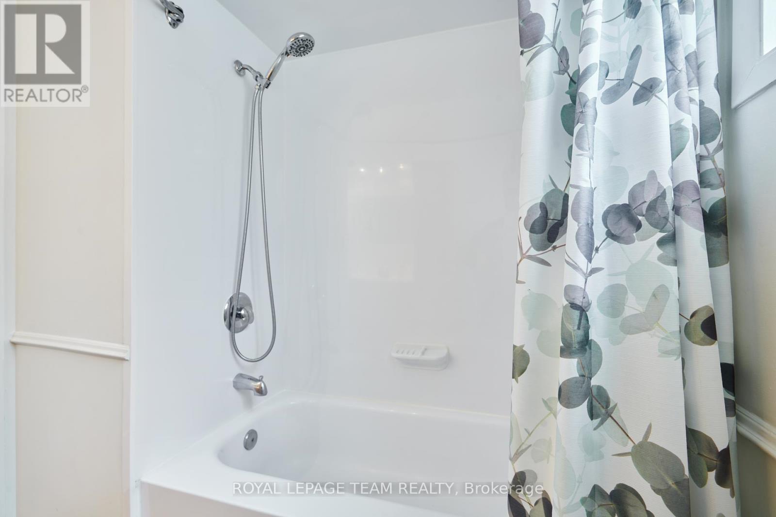 Photo 13 of 6405 St Louis Drive, Ottawa ON