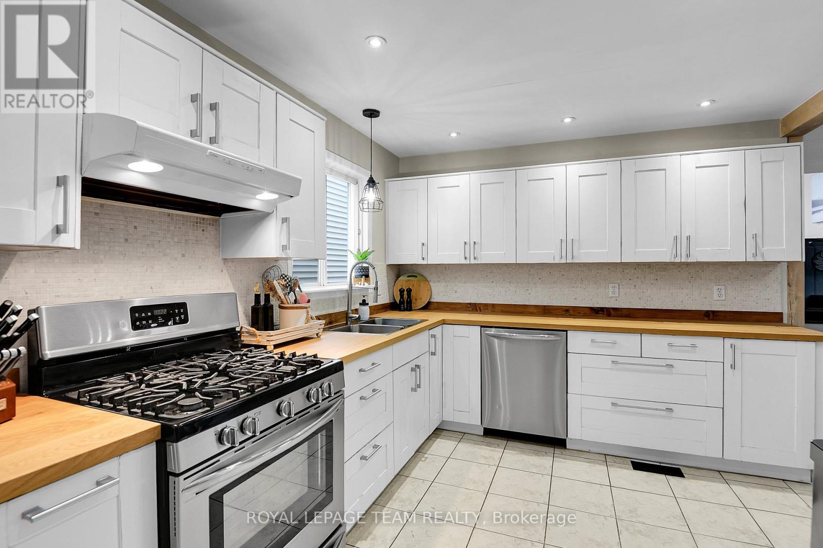Photo 7 of 6405 St Louis Drive, Ottawa ON