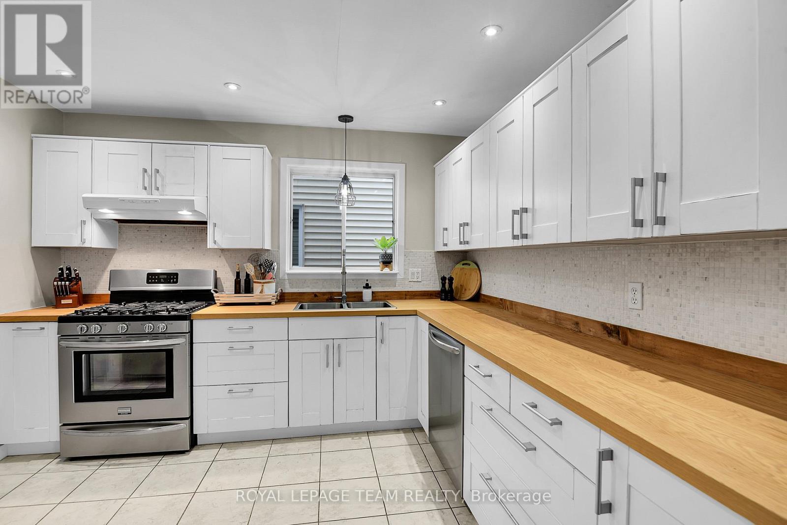 Photo 1 of 6405 St Louis Drive, Ottawa ON