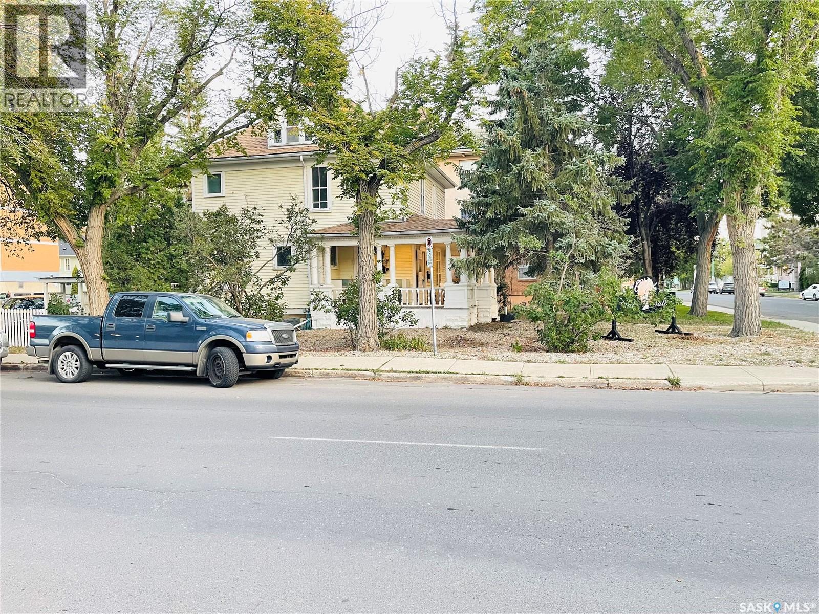 Photo 2 of 2305 Cornwall Street, Regina SK