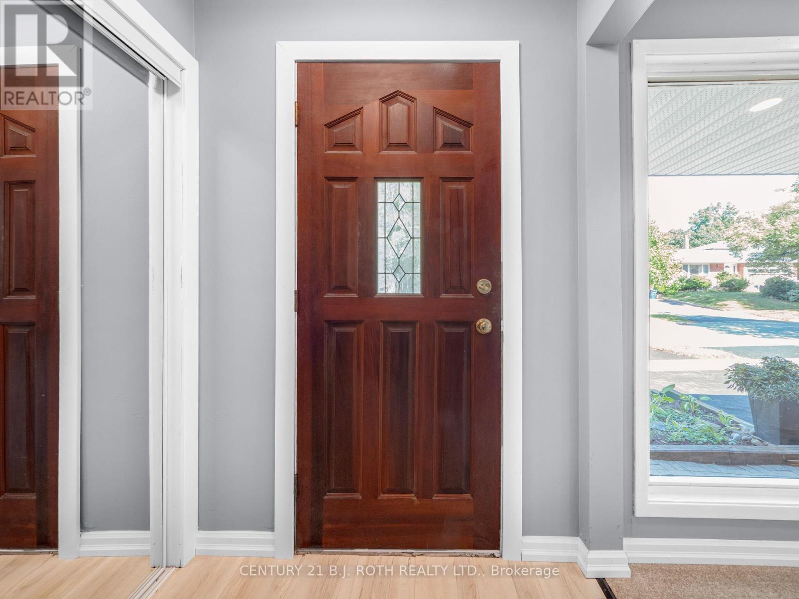 Photo 27 of 10 Bloorlea Crescent, Toronto ON