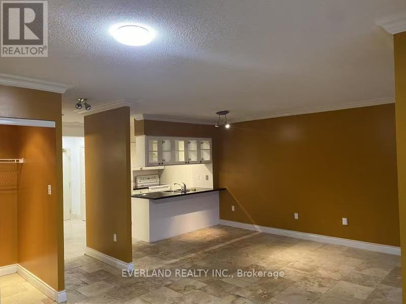 Photo 13 of 708 887 Bay Street, Toronto ON