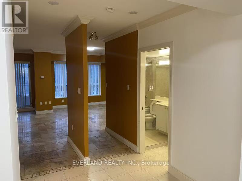 Photo 4 of 708 887 Bay Street, Toronto ON