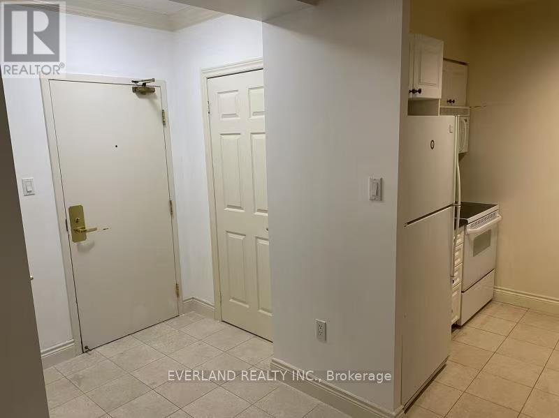 Photo 2 of 708 887 Bay Street, Toronto ON