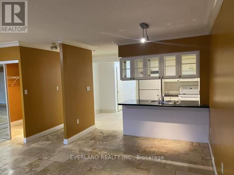 Photo 9 of 708 887 Bay Street, Toronto ON