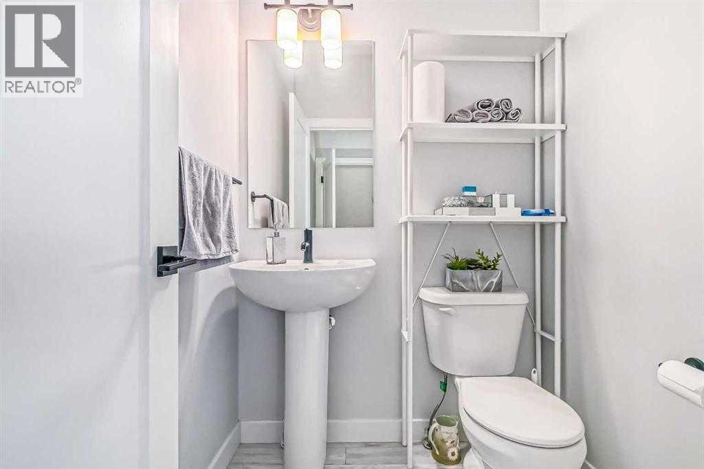 Photo 16 of 134 Sage Bluff Circle Nw, Calgary AB