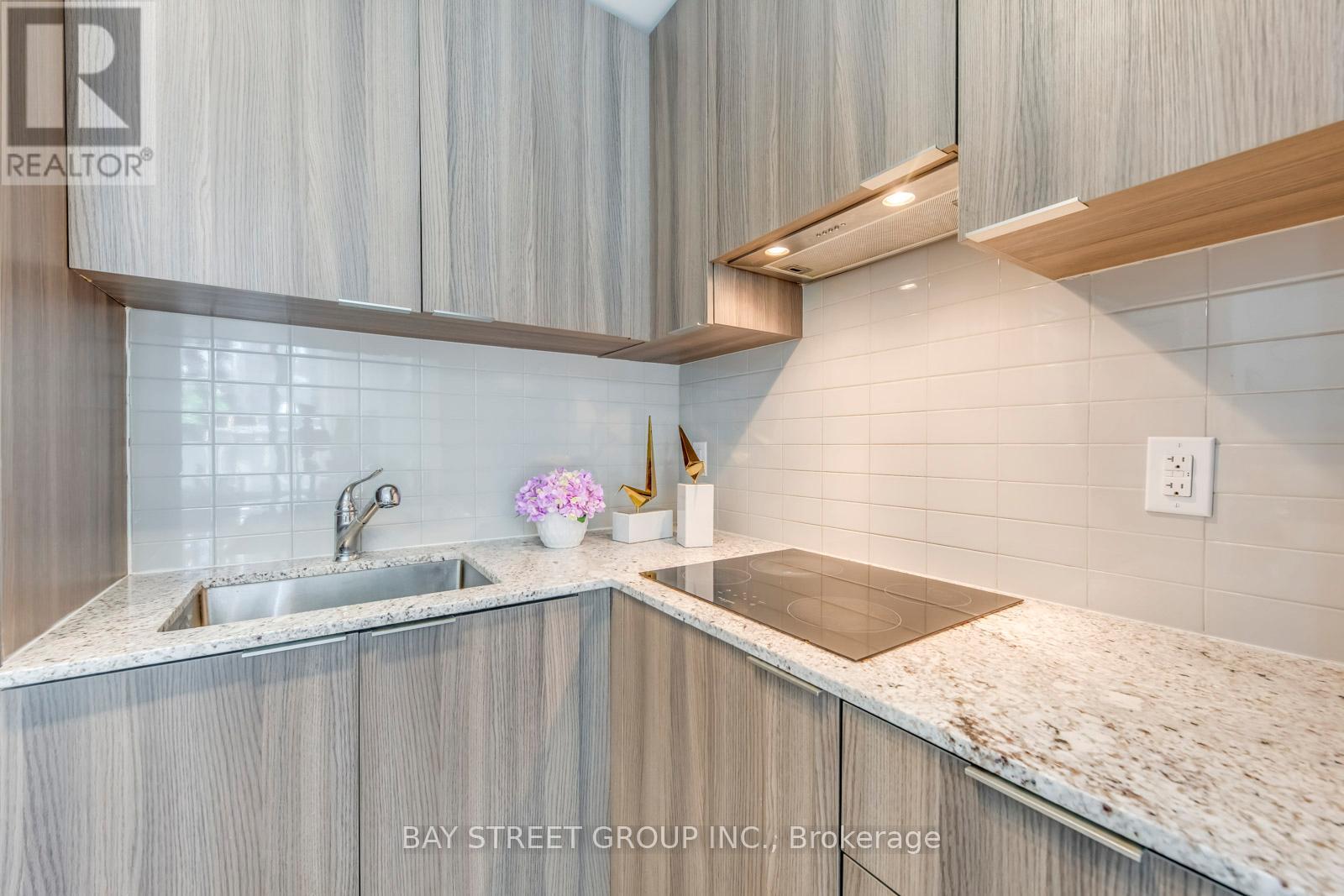 Photo 12 of 405 11 Wellesley Street W, Toronto ON