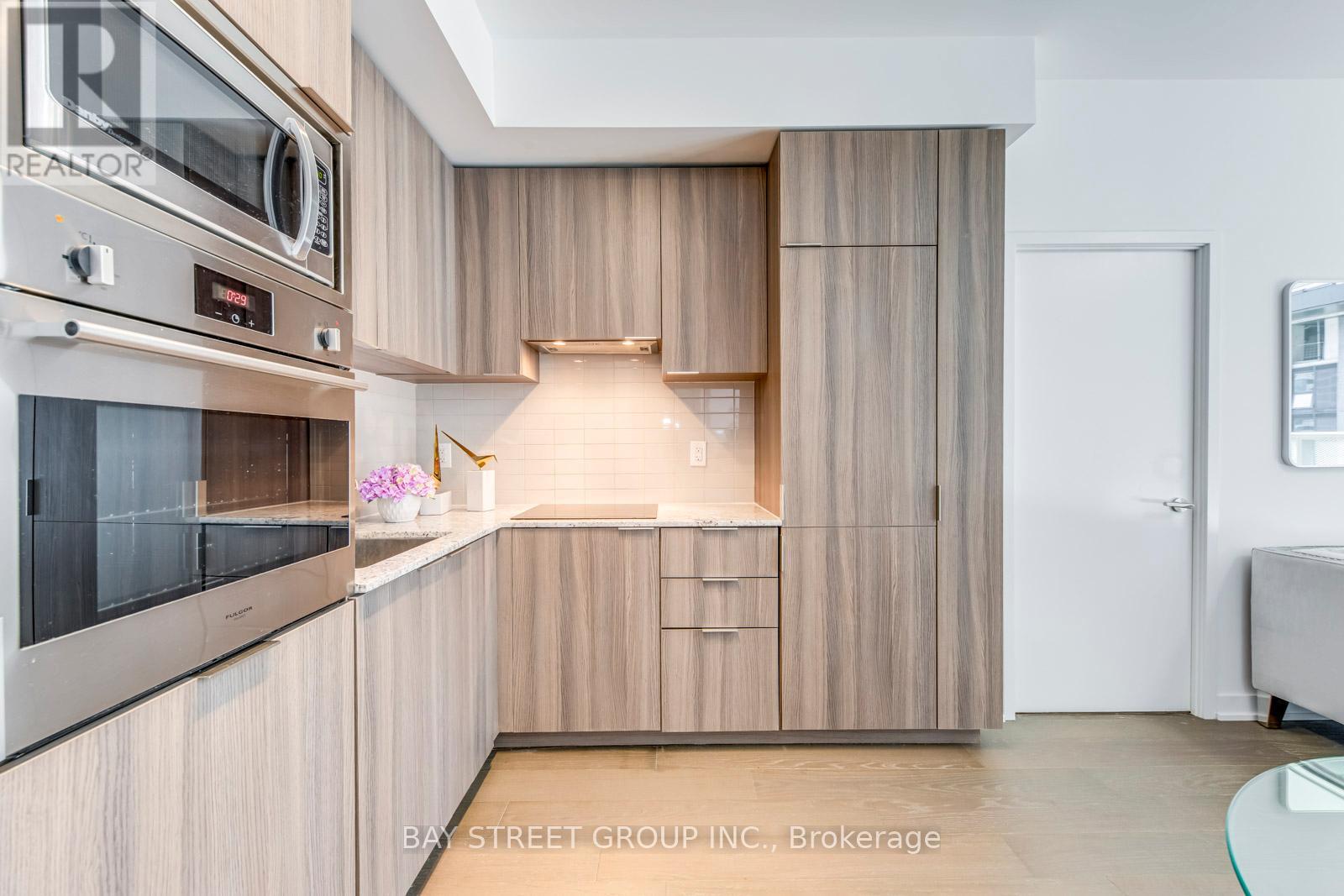 Photo 13 of 405 11 Wellesley Street W, Toronto ON