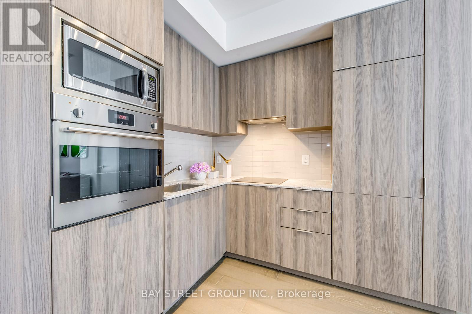 Photo 14 of 405 11 Wellesley Street W, Toronto ON