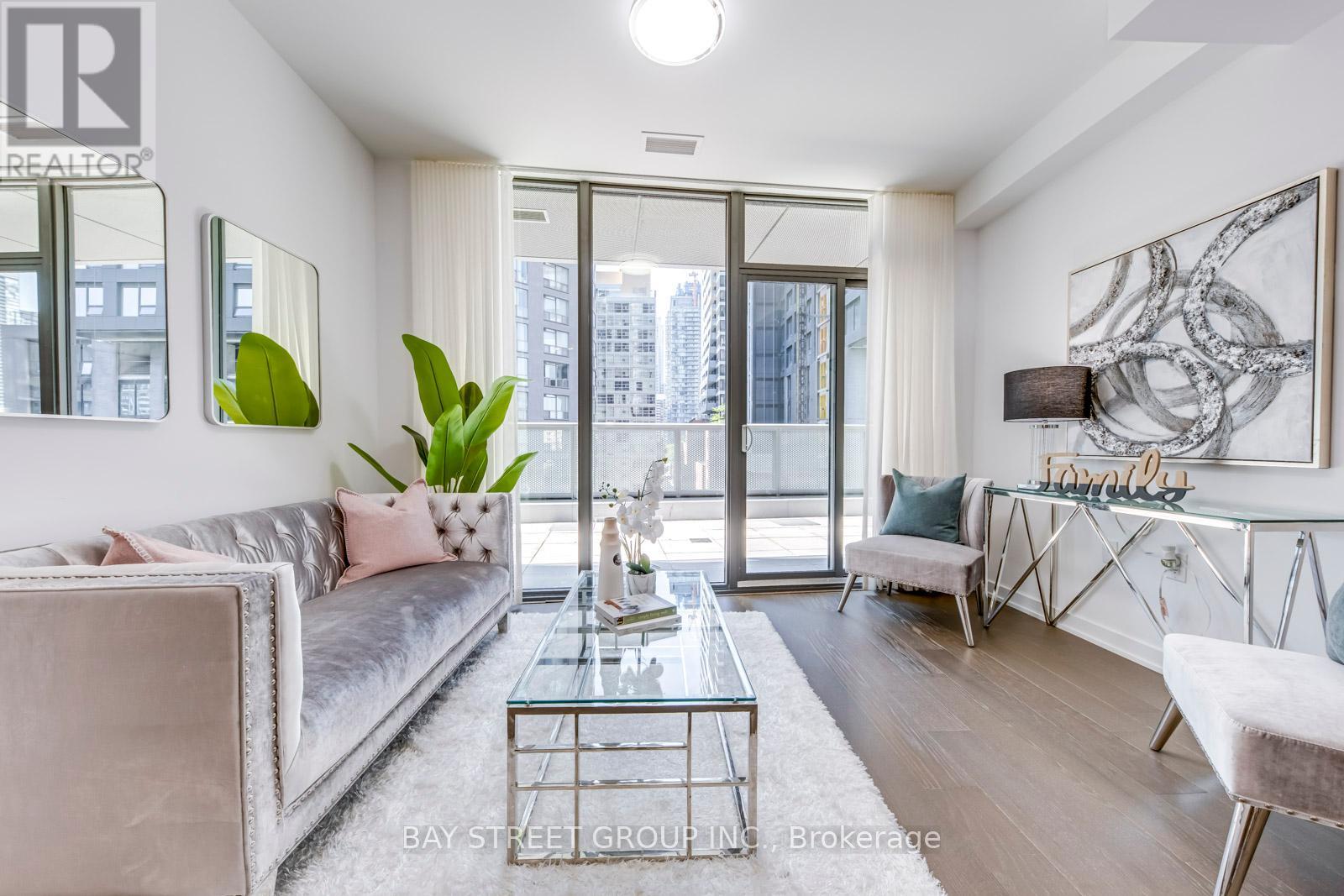Photo 15 of 405 11 Wellesley Street W, Toronto ON