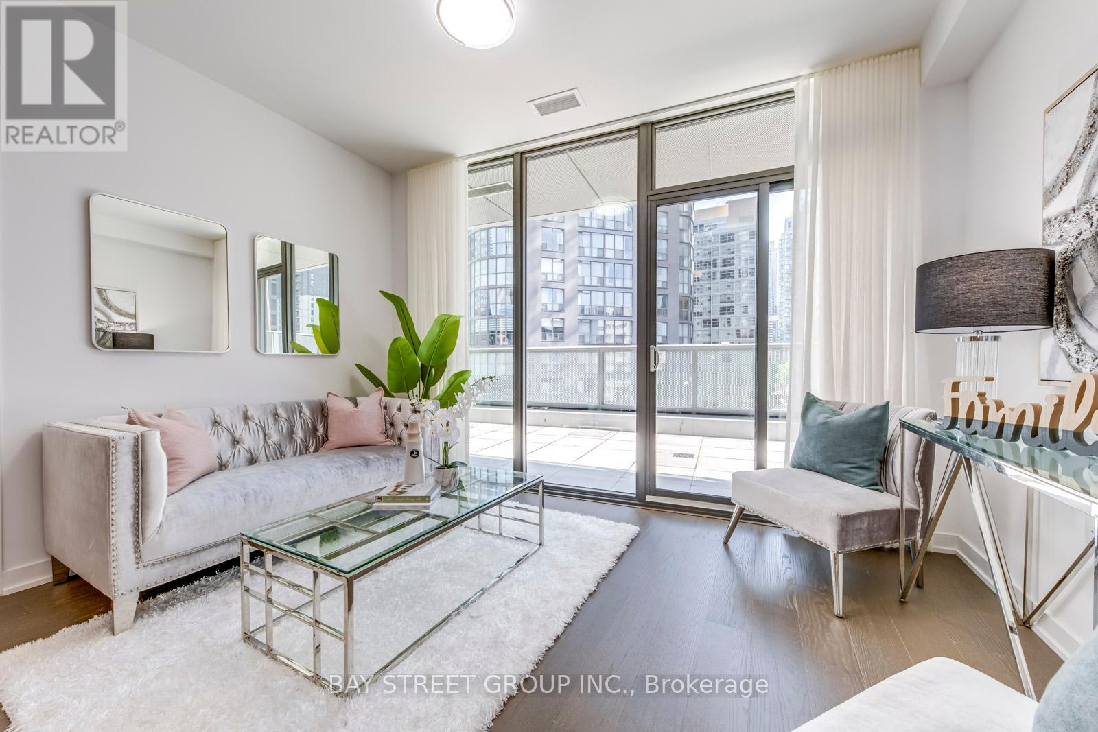Photo 17 of 405 11 Wellesley Street W, Toronto ON