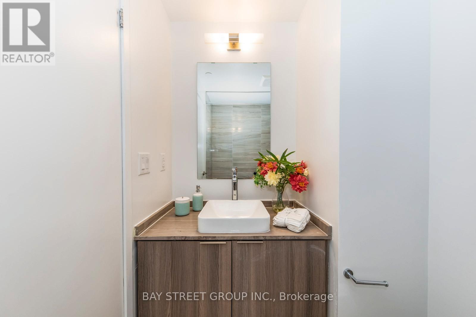 Photo 27 of 405 11 Wellesley Street W, Toronto ON