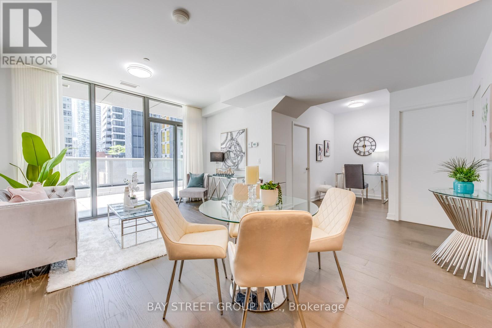 Photo 8 of 405 11 Wellesley Street W, Toronto ON