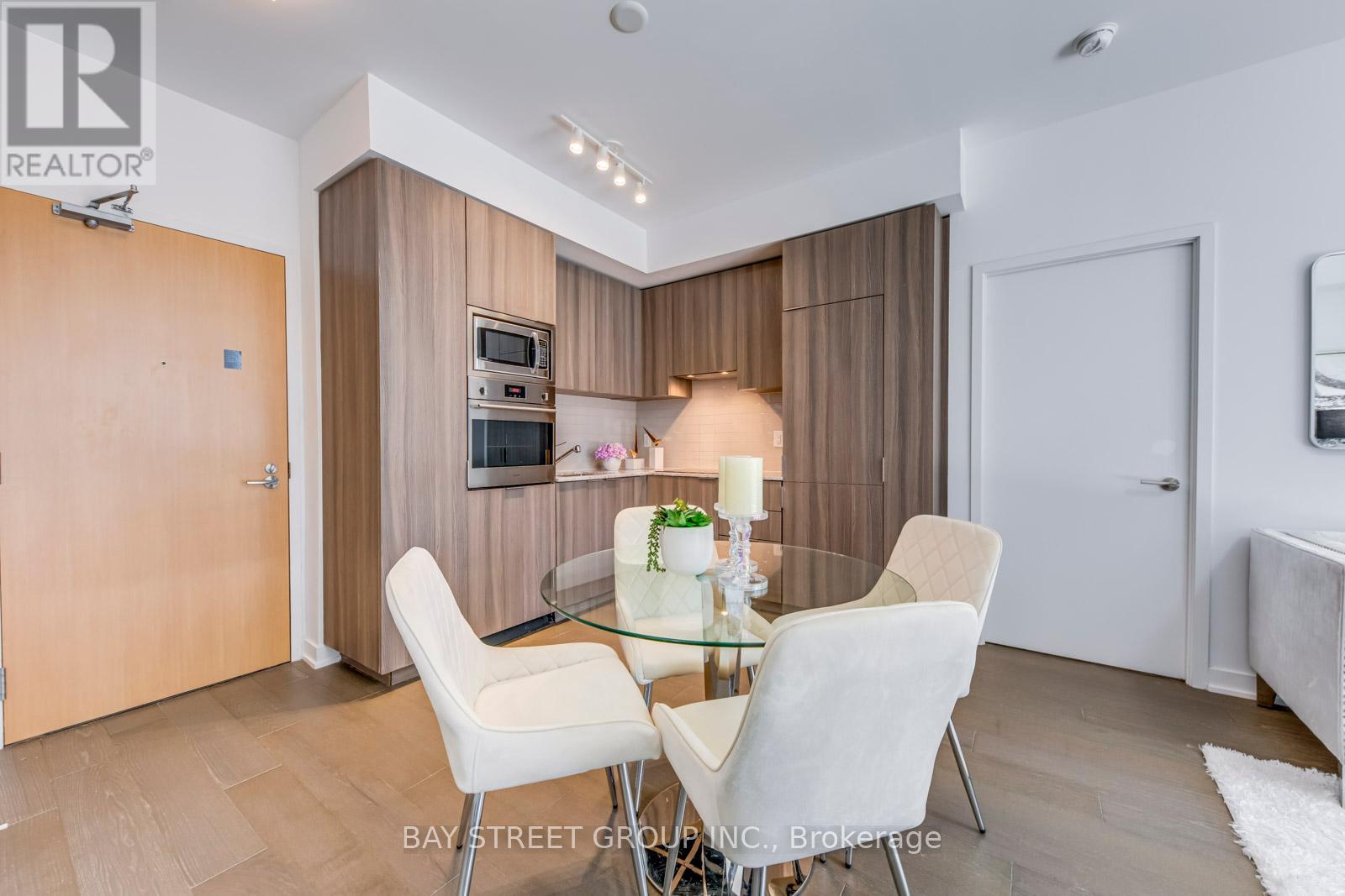 Photo 9 of 405 11 Wellesley Street W, Toronto ON