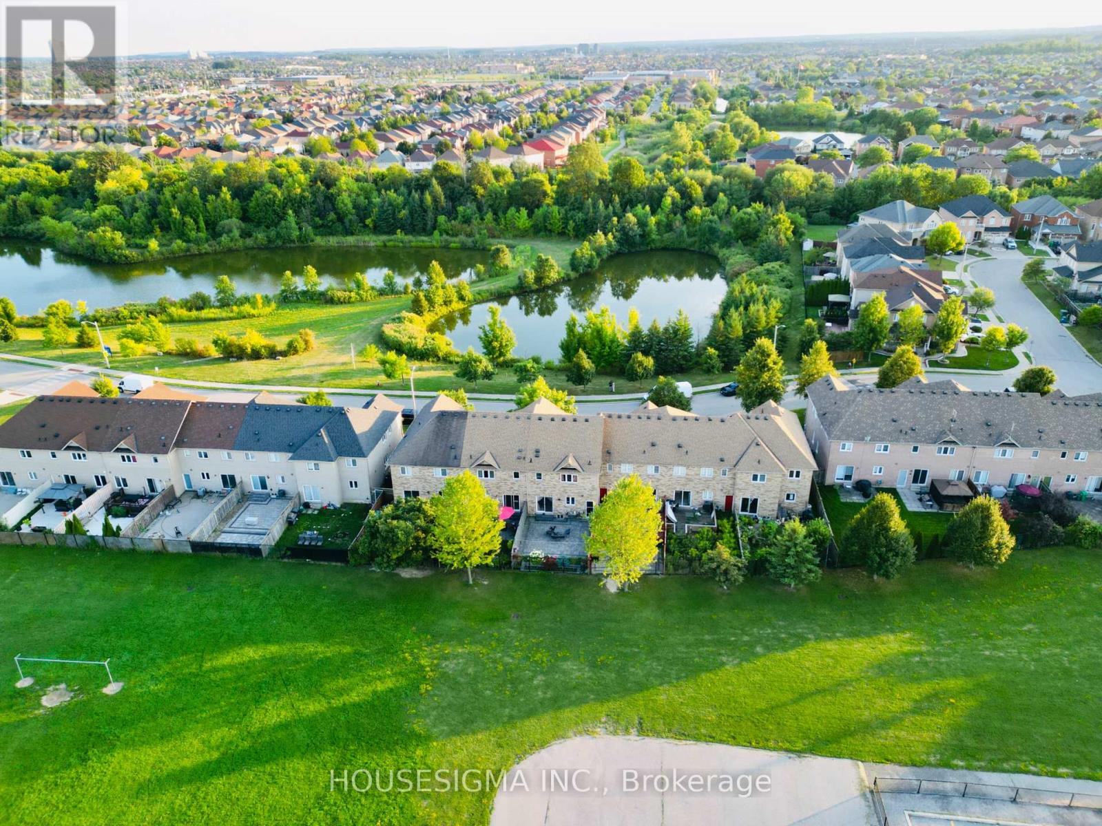 Photo 2 of 77 Beavervalley Drive, Brampton ON