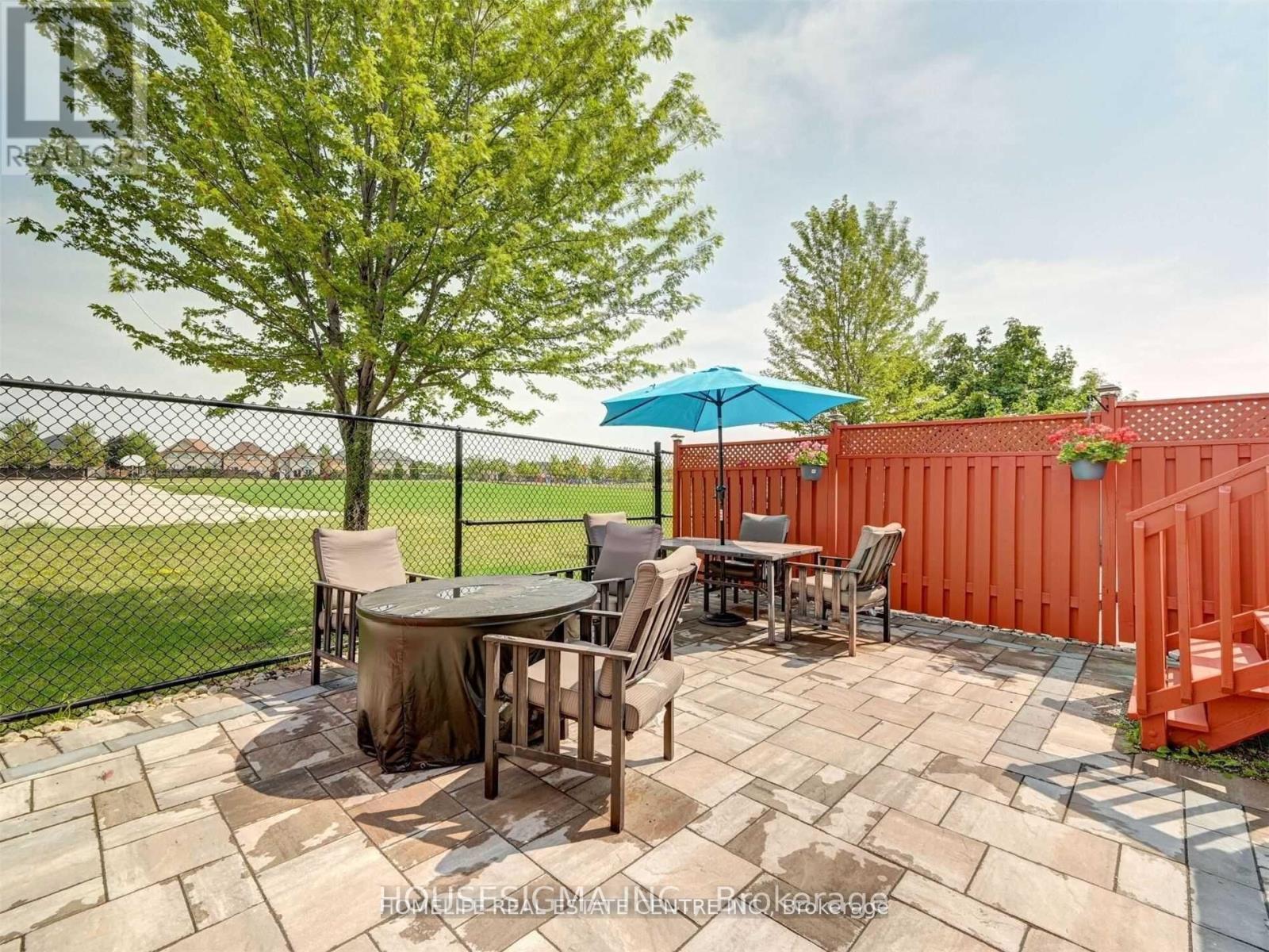 Photo 4 of 77 Beavervalley Drive, Brampton ON