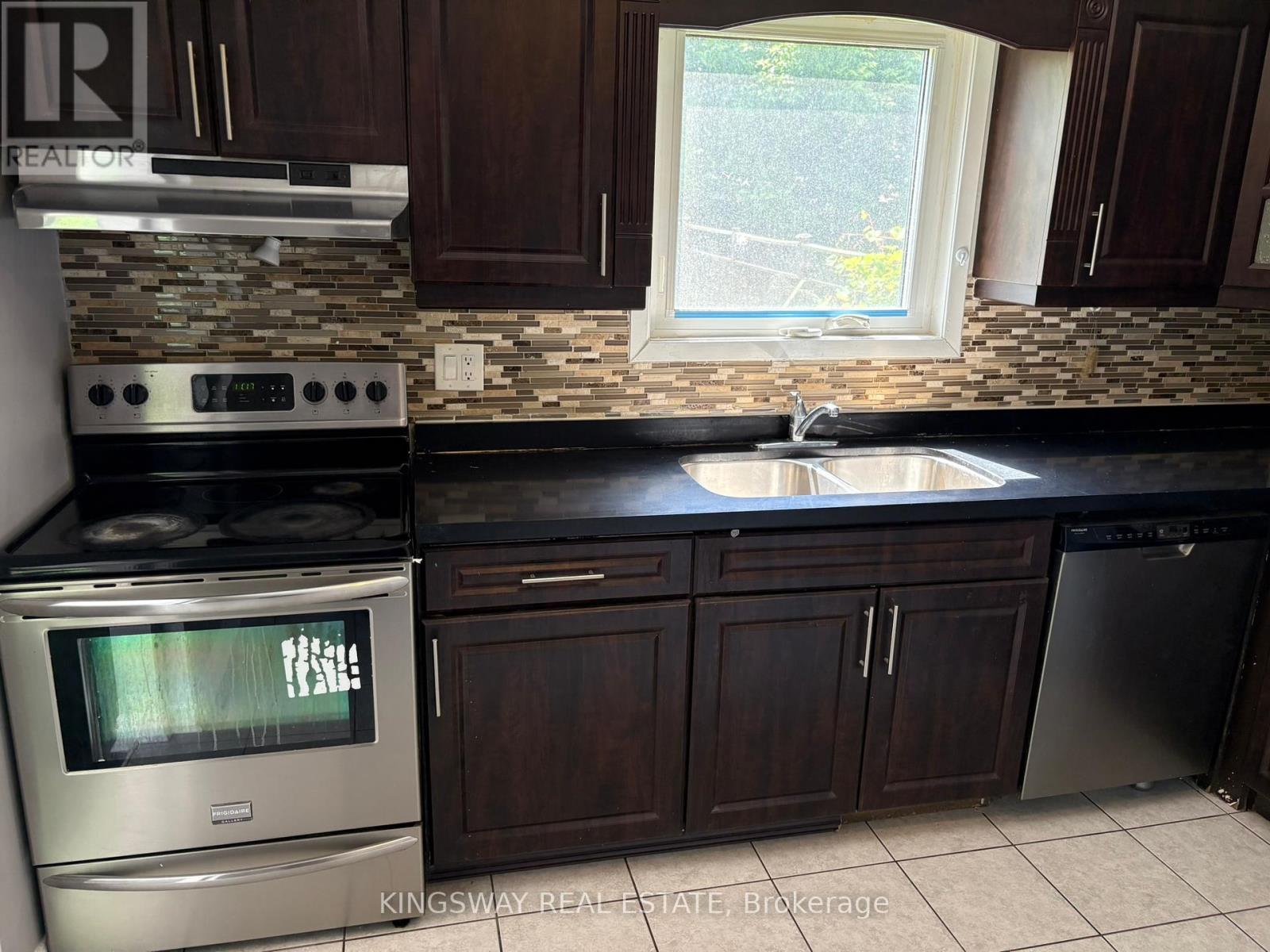 Photo 4 of 3255 Anderson Crescent S, Mississauga ON