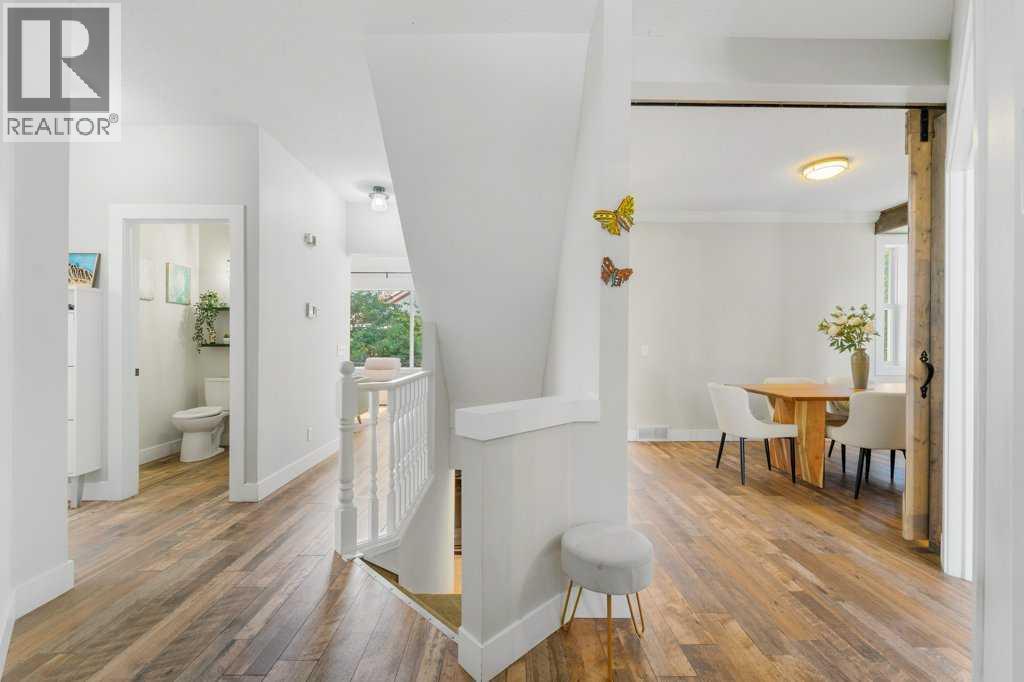 Single Family House for Sale in  Douglasdale Point SE Douglasdale/Glen Calgary 