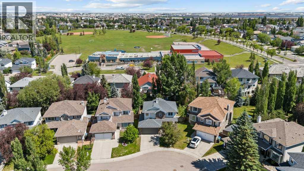 Single Family House for Sale in  Douglasdale Point SE Douglasdale/Glen Calgary 