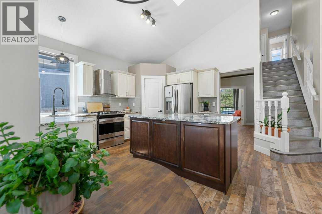 Single Family House for Sale in  Douglasdale Point SE Douglasdale/Glen Calgary 