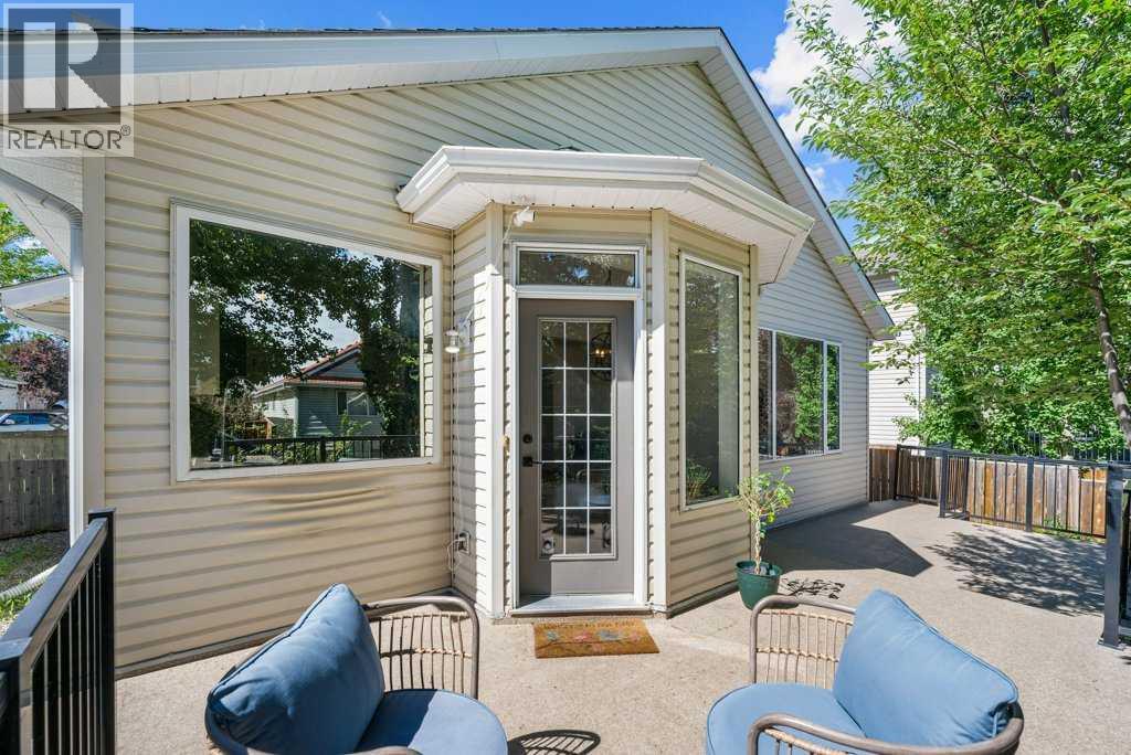 Single Family House for Sale in  Douglasdale Point SE Douglasdale/Glen Calgary 