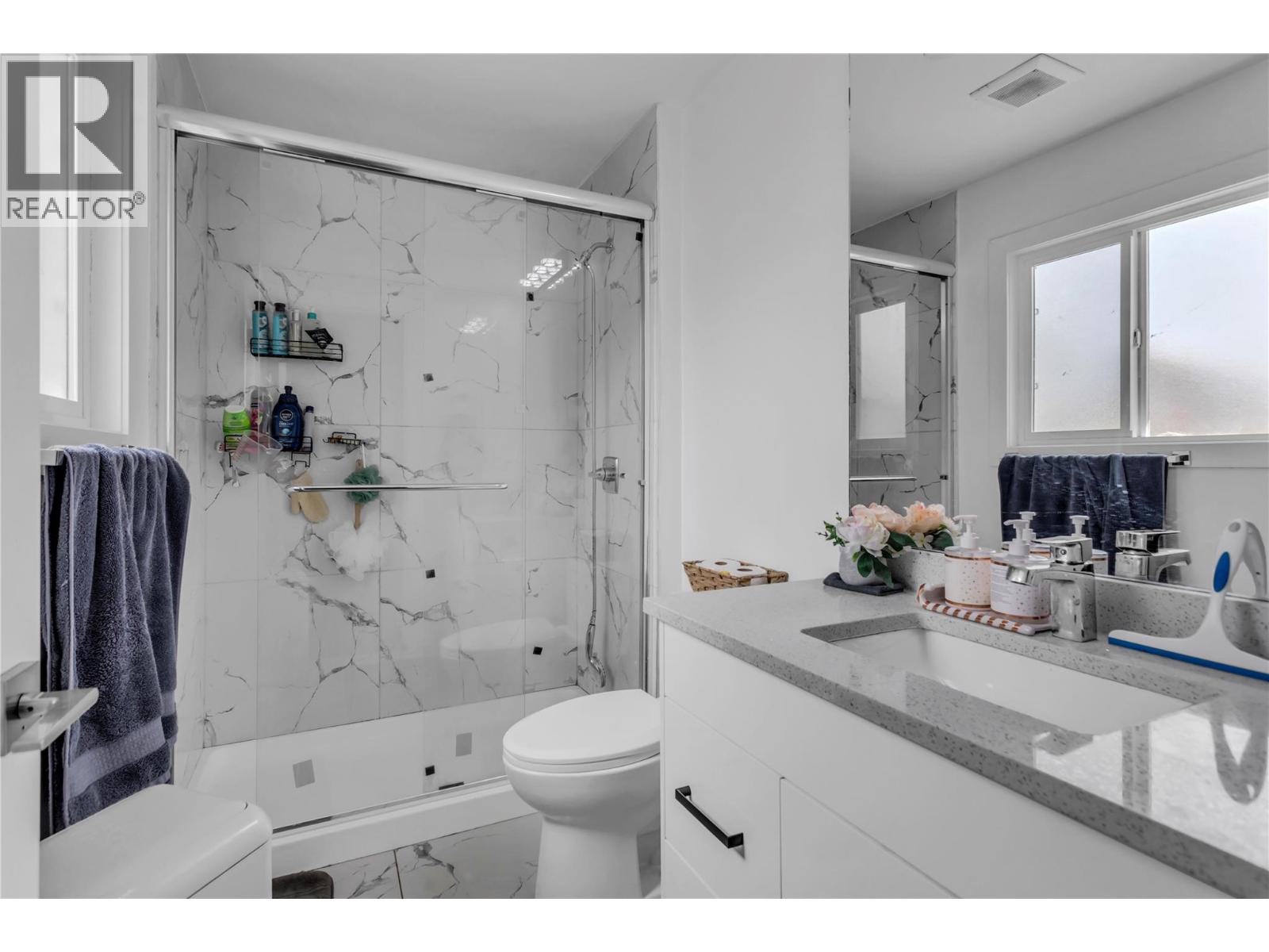 Photo 11 of 4210 17 Avenue, Vernon BC