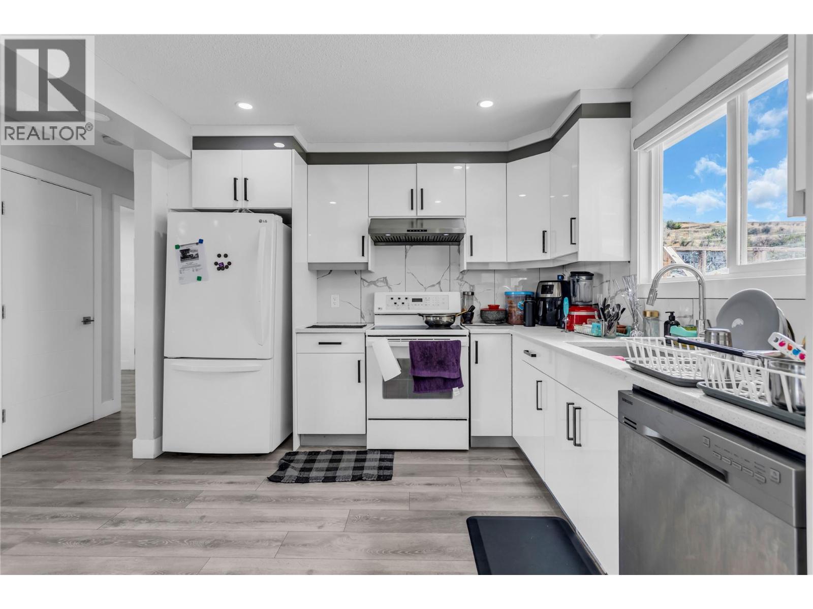 Photo 15 of 4210 17 Avenue, Vernon BC