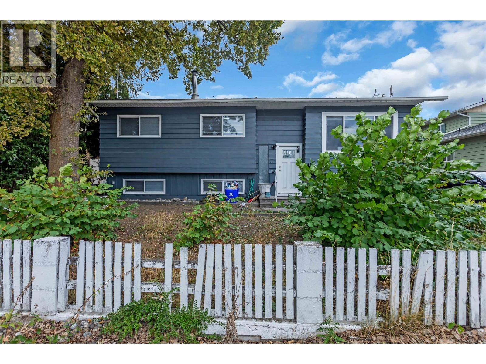 Photo 4 of 4210 17 Avenue, Vernon BC