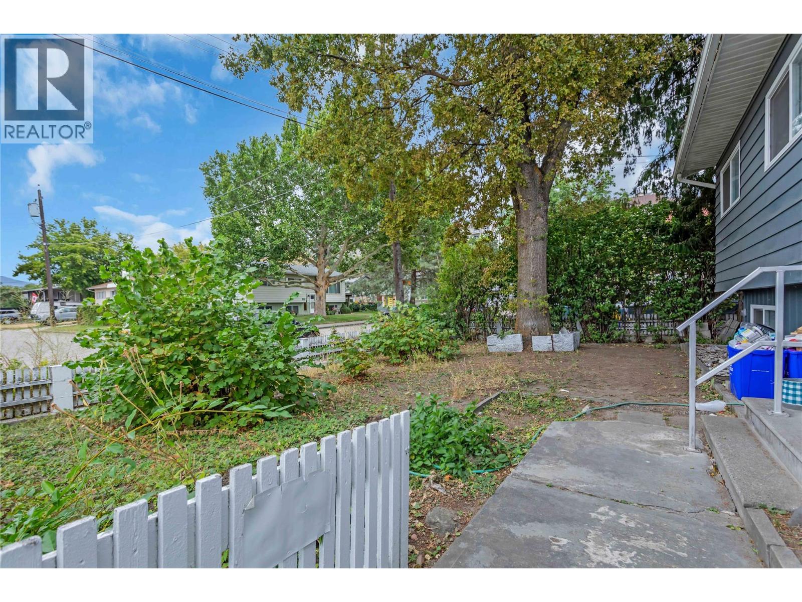 Photo 5 of 4210 17 Avenue, Vernon BC