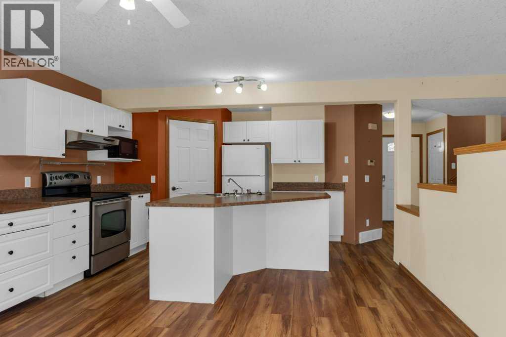 Single Family House for Sale in  Douglas Glen Grove SE Douglasdale/Glen Calgary 