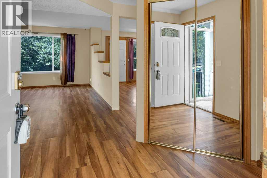 Single Family House for Sale in  Douglas Glen Grove SE Douglasdale/Glen Calgary 