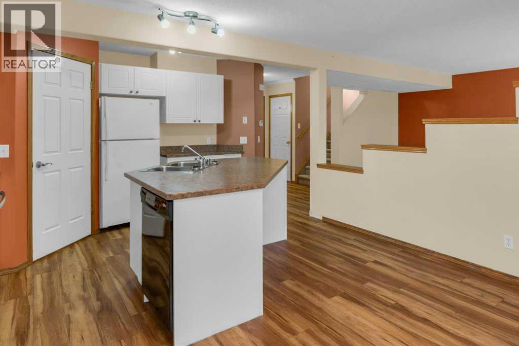 Single Family House for Sale in  Douglas Glen Grove SE Douglasdale/Glen Calgary 
