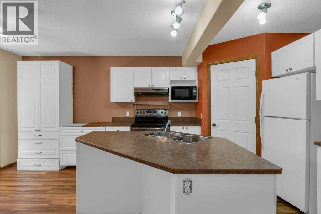 Single Family House for Sale in  Douglas Glen Grove SE Douglasdale/Glen Calgary 