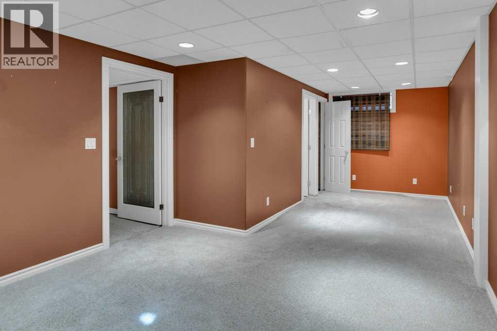 Single Family House for Sale in  Douglas Glen Grove SE Douglasdale/Glen Calgary 