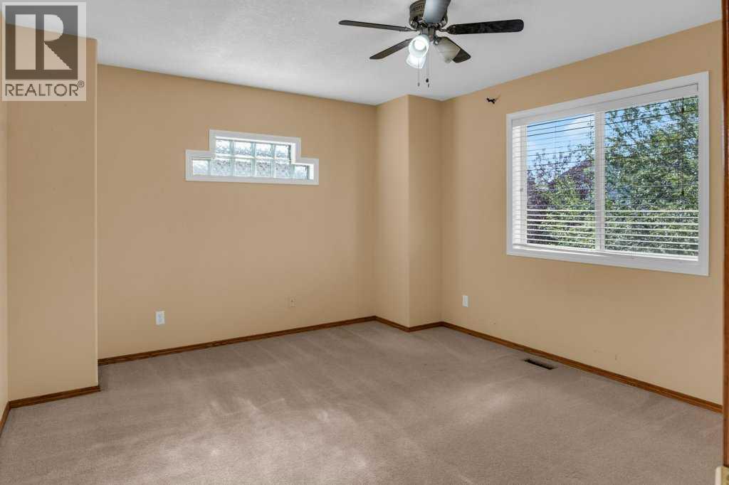 Single Family House for Sale in  Douglas Glen Grove SE Douglasdale/Glen Calgary 