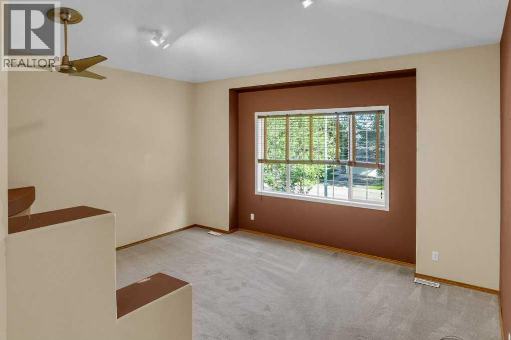 Single Family House for Sale in  Douglas Glen Grove SE Douglasdale/Glen Calgary 