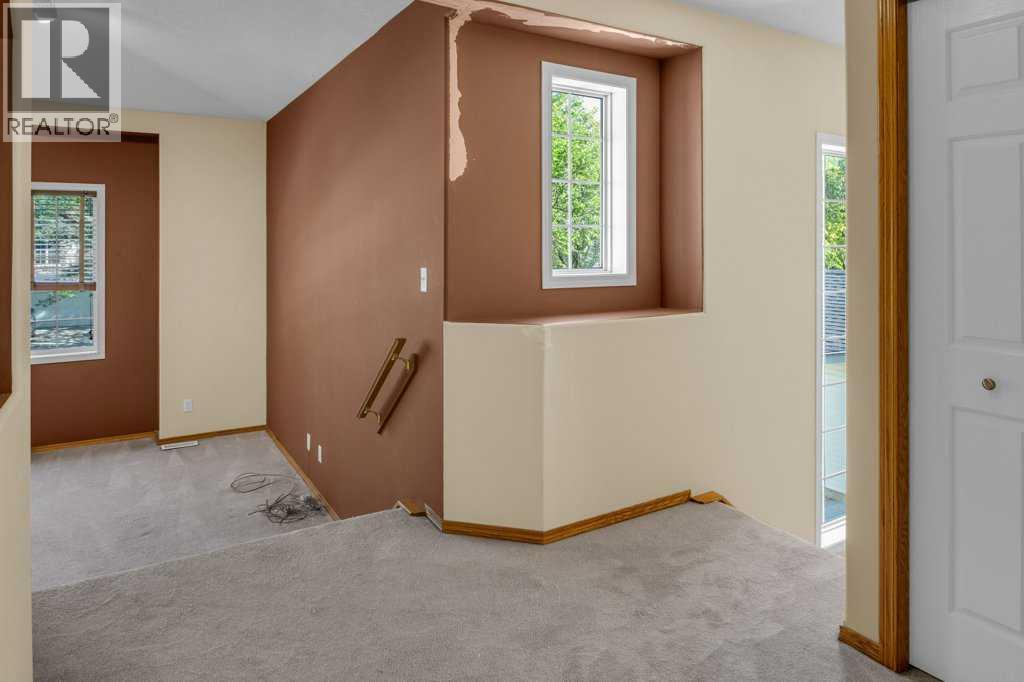 Single Family House for Sale in  Douglas Glen Grove SE Douglasdale/Glen Calgary 