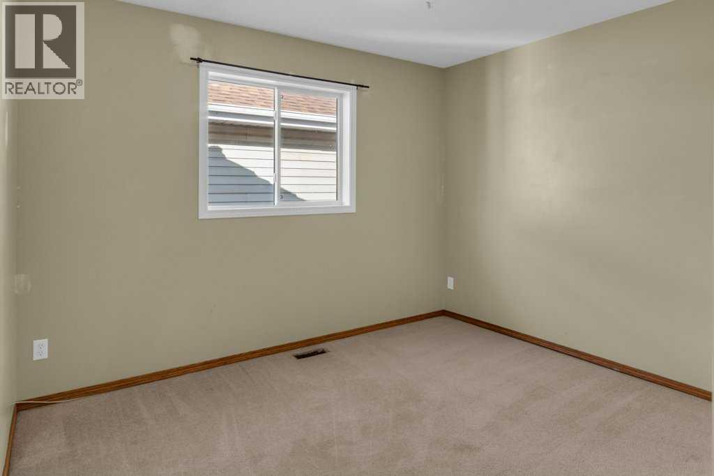 Single Family House for Sale in  Douglas Glen Grove SE Douglasdale/Glen Calgary 