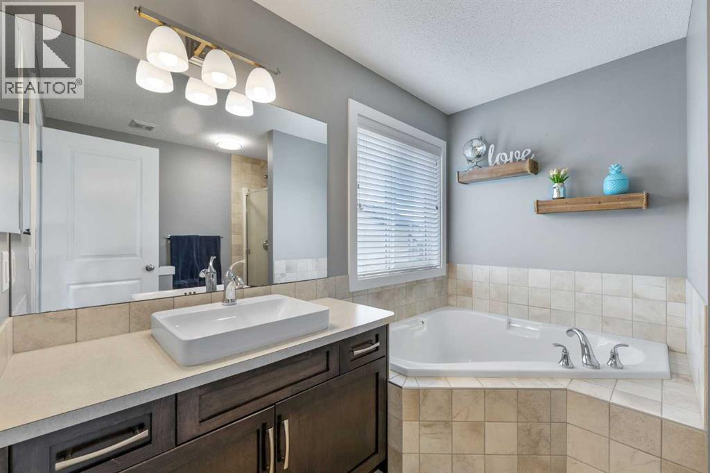 Photo 24 of 112 Kingsbridge Way, Airdrie AB