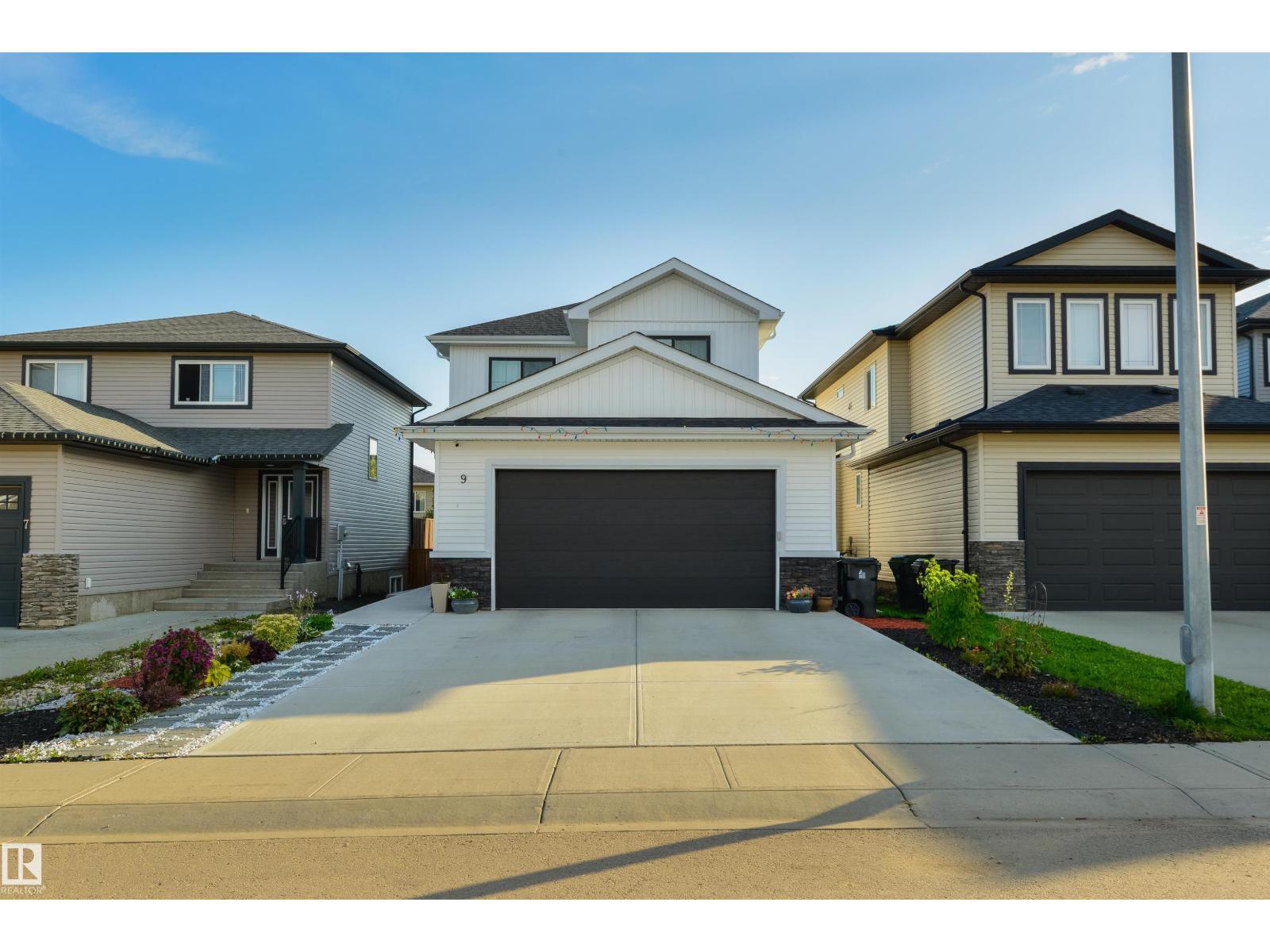 Photo 2 of 9 Hull Wd, Spruce Grove AB