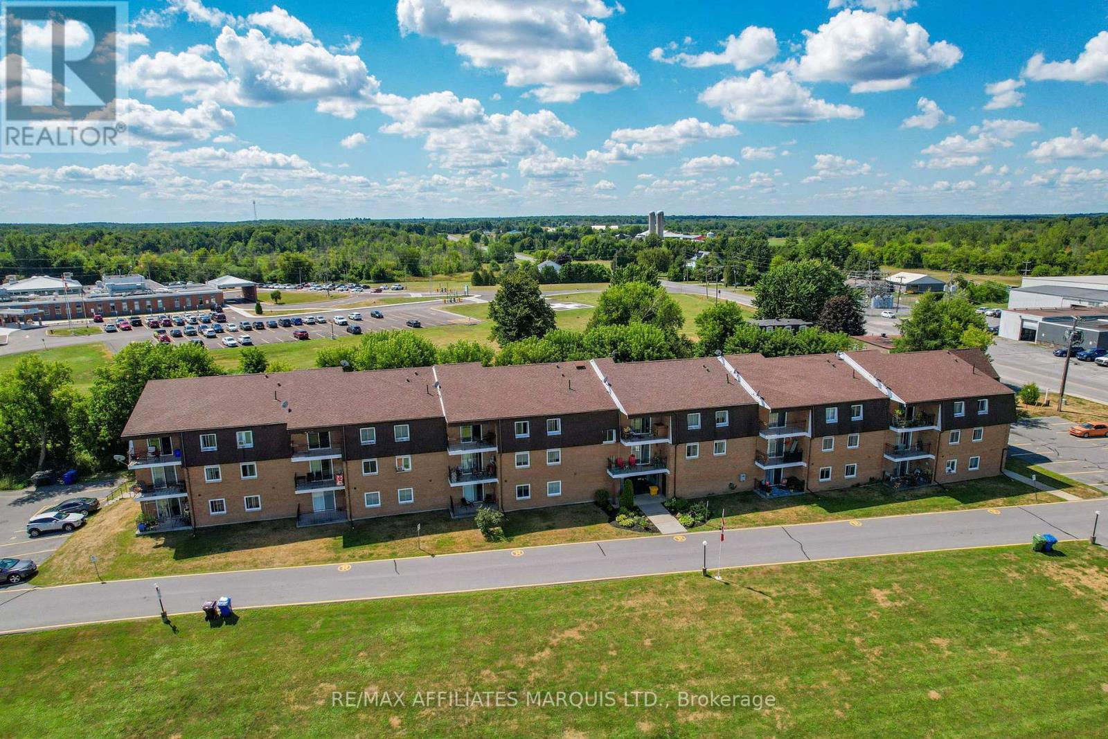 Photo 2 of 109 220 Kenyon Street W, North Glengarry ON