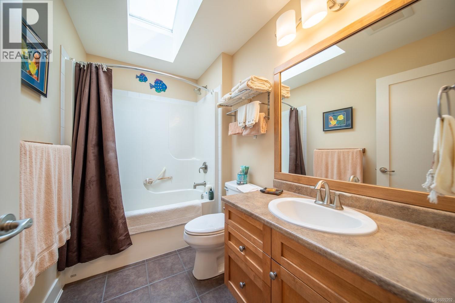 Photo 16 of 3002 Charles St, Nanaimo BC