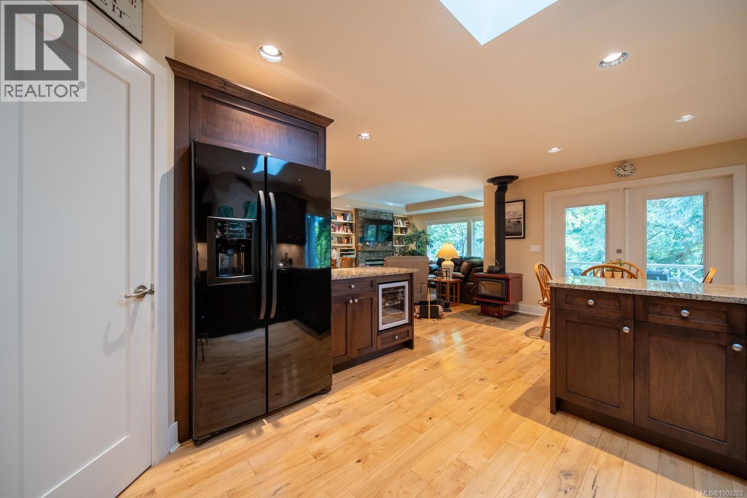 Photo 10 of 3002 Charles St, Nanaimo BC