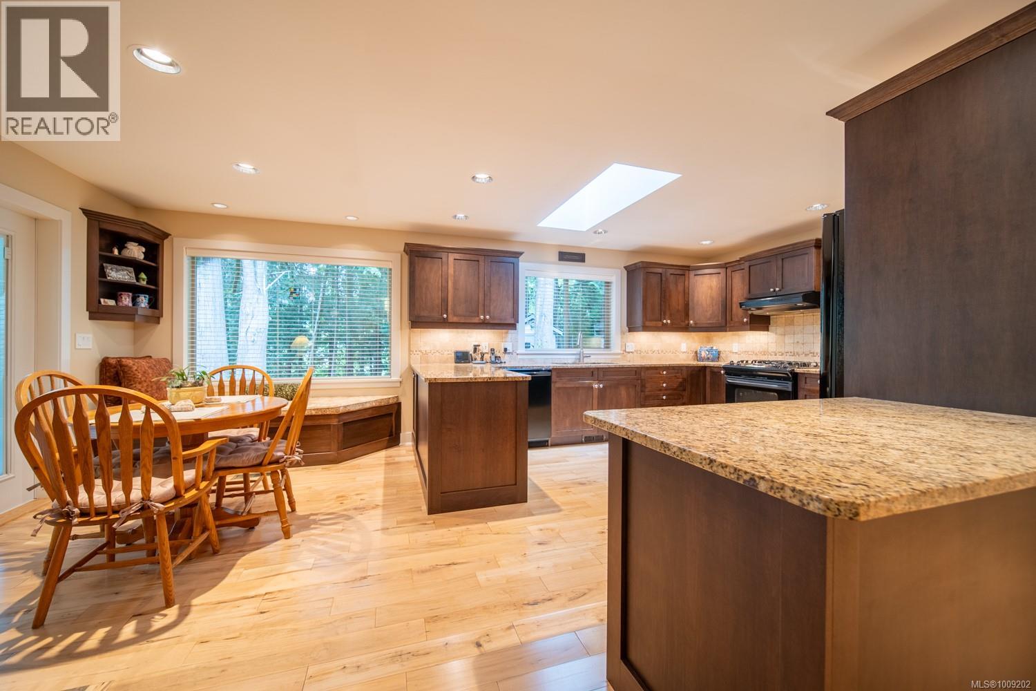 Photo 9 of 3002 Charles St, Nanaimo BC