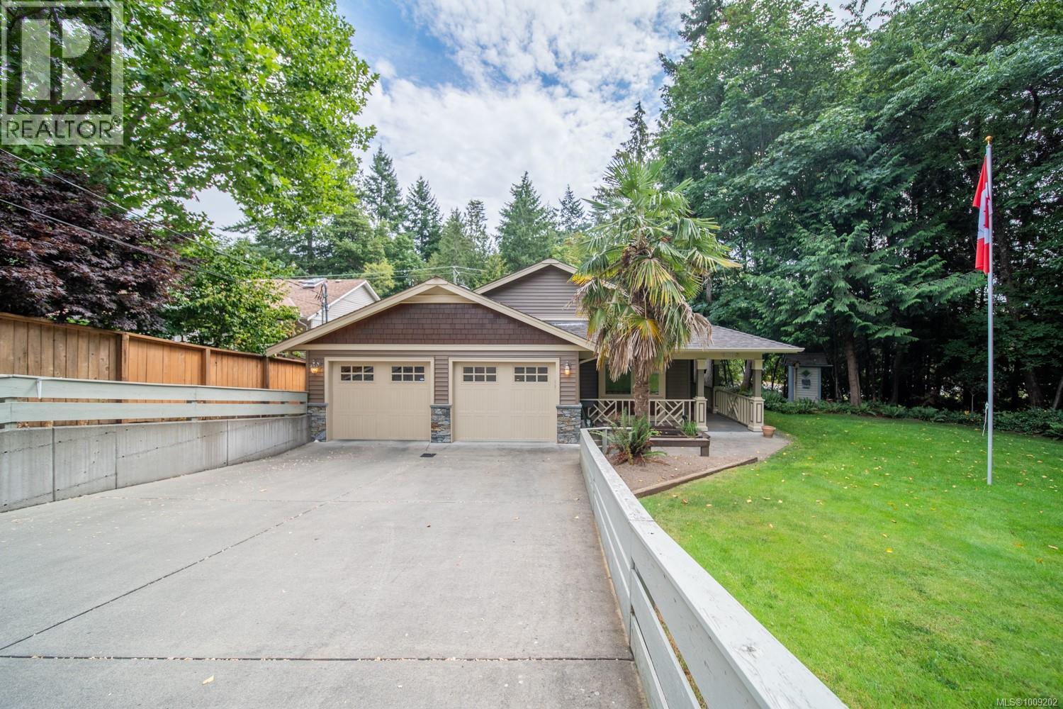 Photo 2 of 3002 Charles St, Nanaimo BC