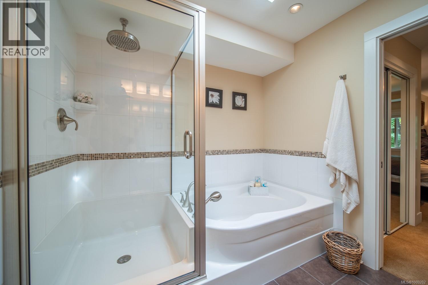 Photo 15 of 3002 Charles St, Nanaimo BC