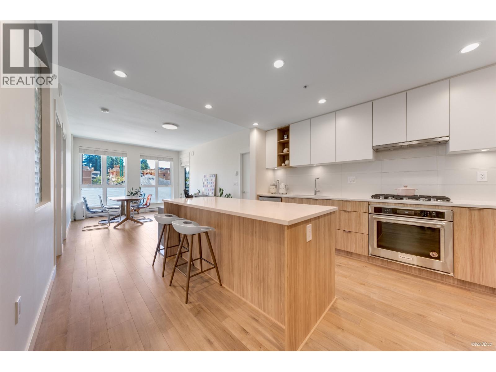 Photo 3 of 319 750 Dogwood Street, Coquitlam BC